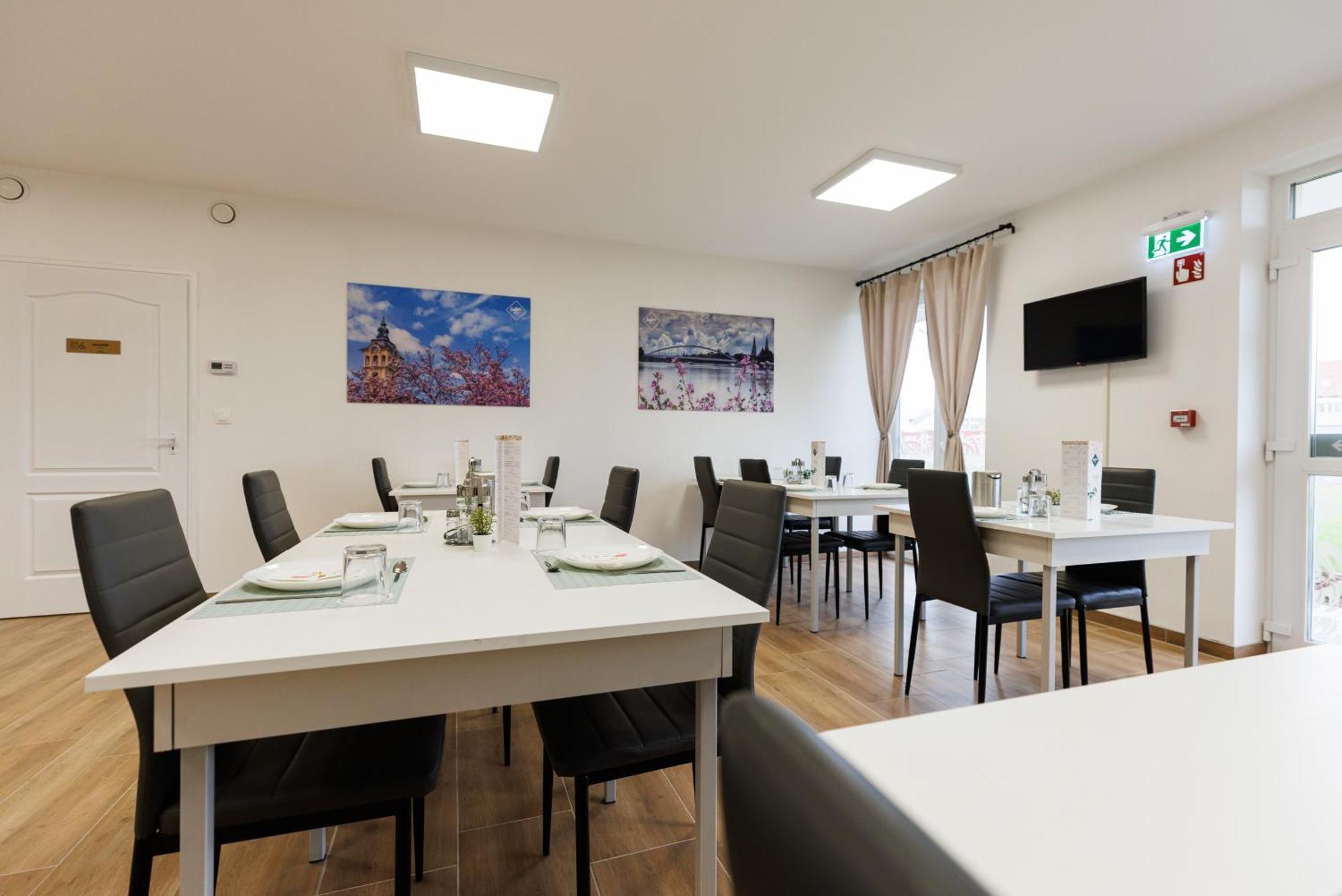 Safari Hotel Сегед Екстериор снимка