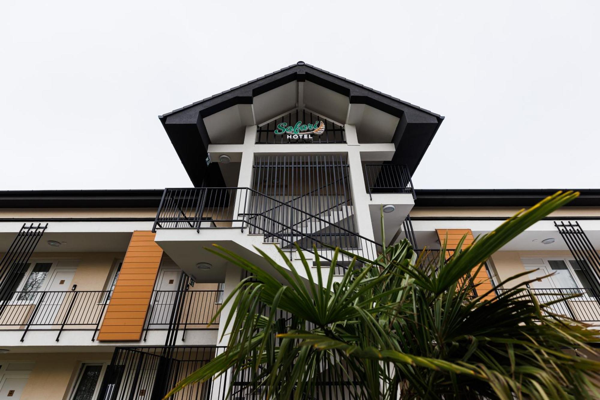 Safari Hotel Сегед Екстериор снимка