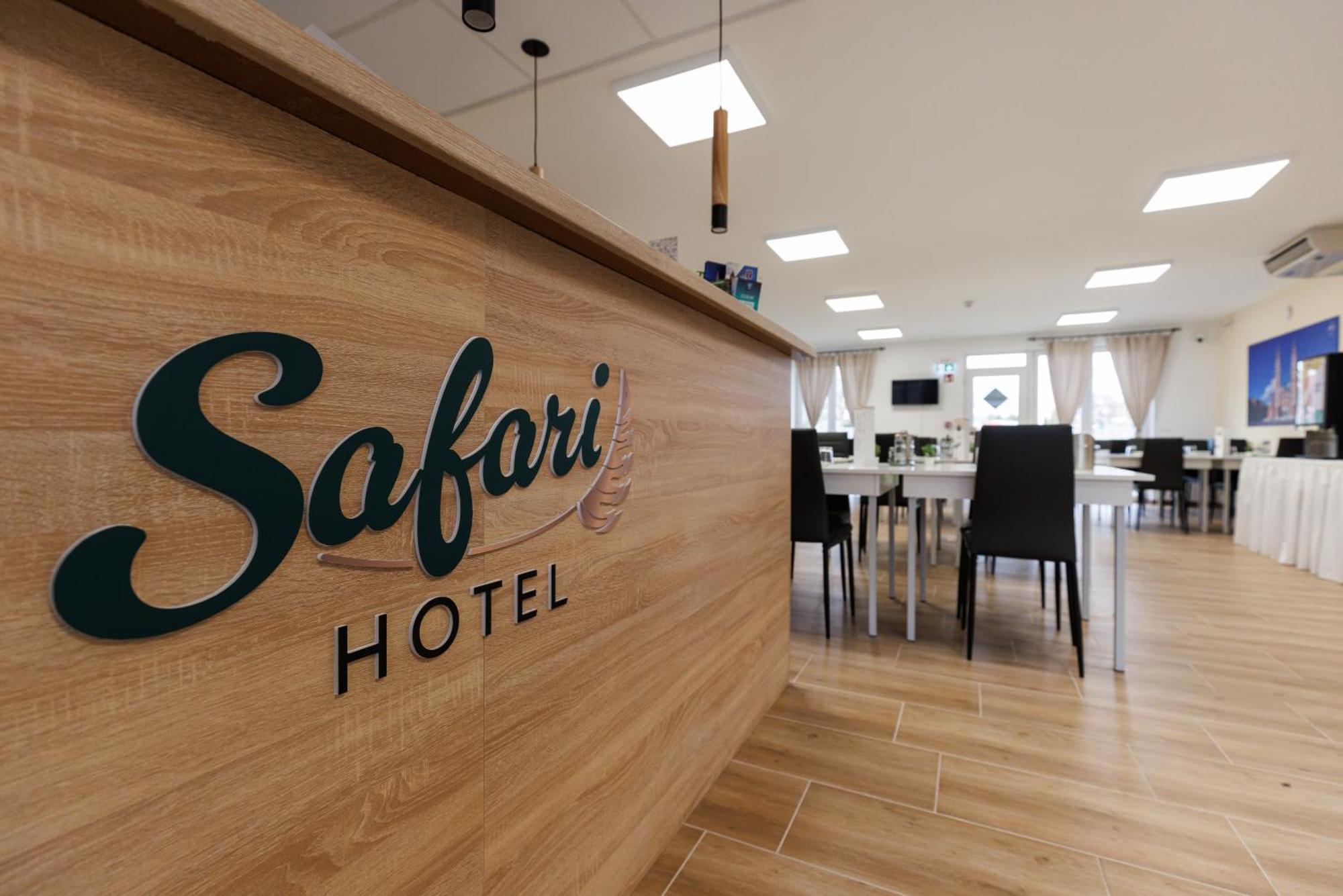 Safari Hotel Сегед Екстериор снимка