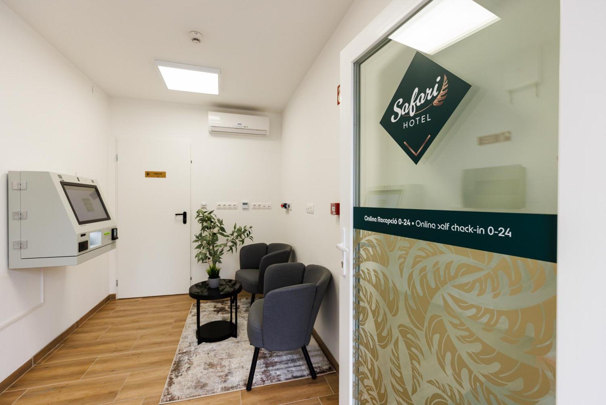 Safari Hotel Сегед Екстериор снимка