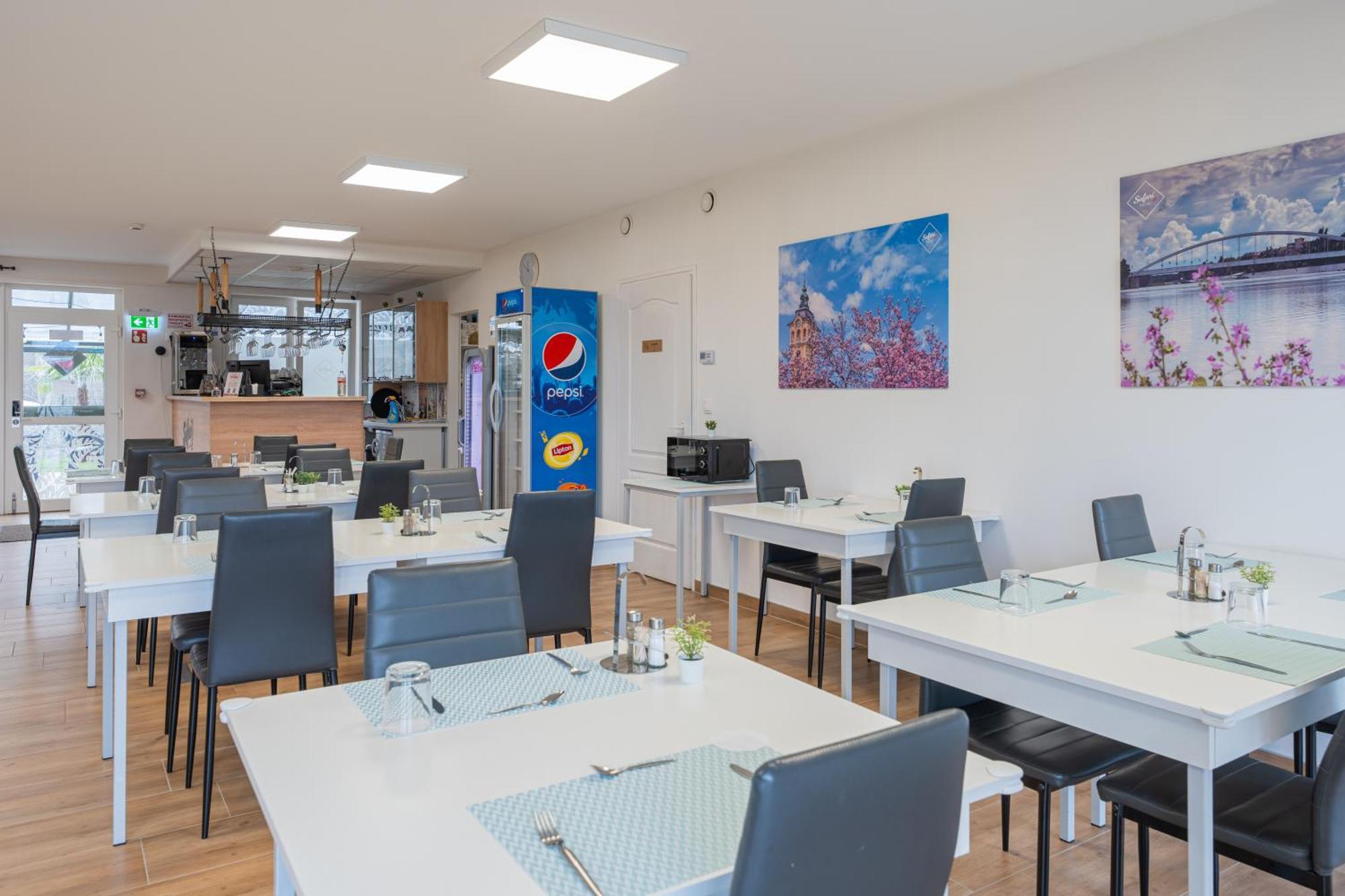 Safari Hotel Сегед Екстериор снимка